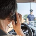 La multano per telefono alla guida, lei querela i Carabinieri: "Era una zucchina". La Corte d'Appello le dà torto
