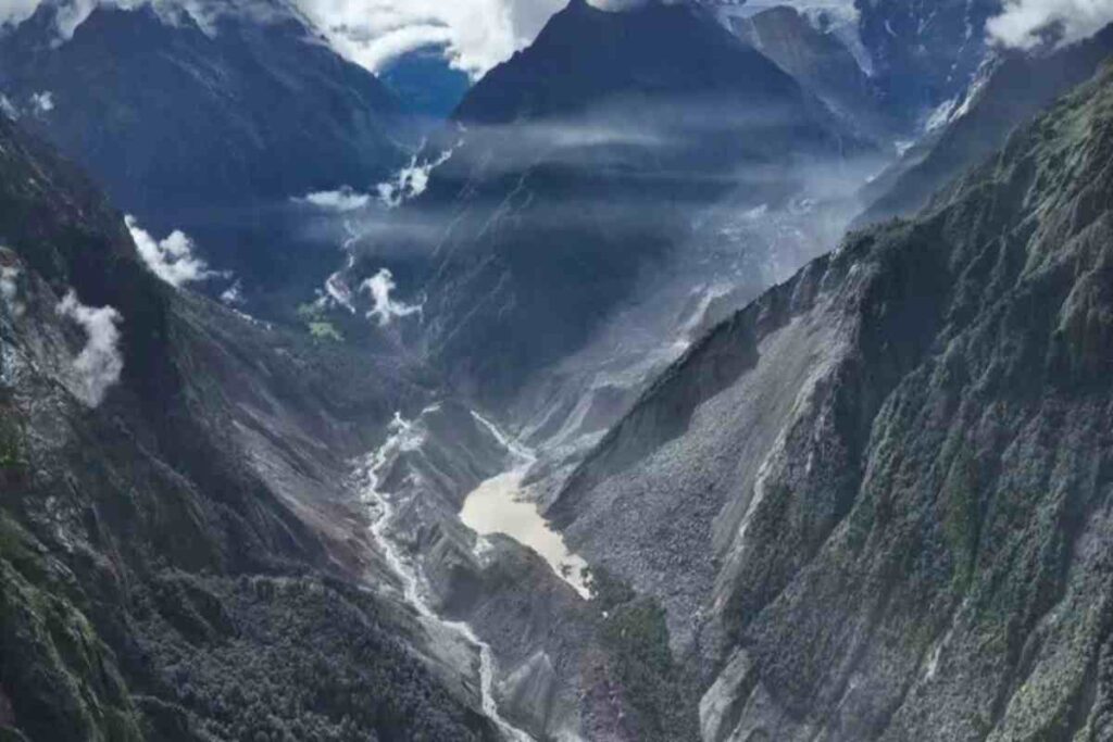 La tv cinese pubblica una foto del lago artificiale formatosi in Tibet