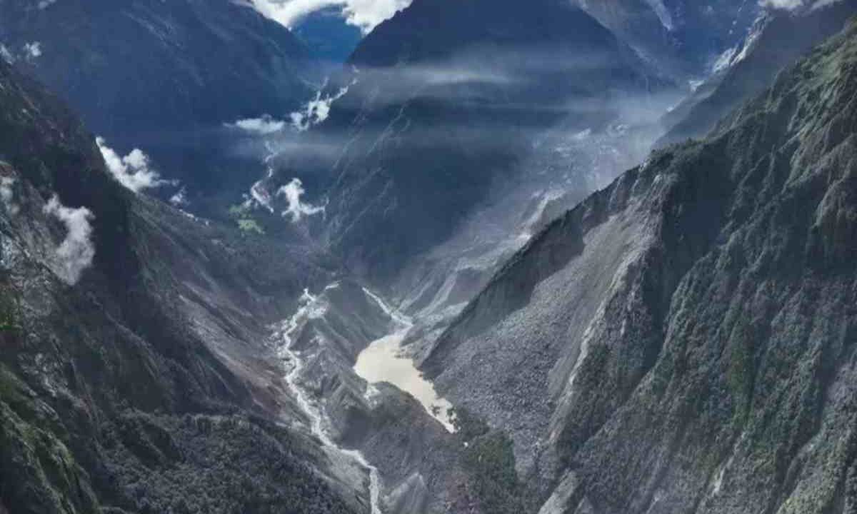 La tv cinese pubblica una foto del lago artificiale formatosi in Tibet