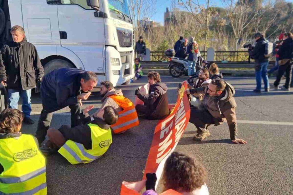 Blocco stradale di Ultima Generazione