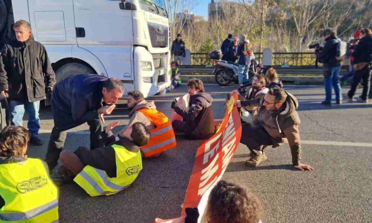 Blocco stradale di Ultima Generazione
