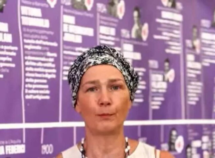 Roberta Vallacchi con il foulard in testa