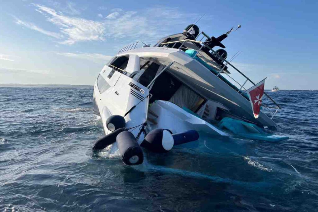 Lo yacht affondato a Porto Cervo
