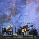 Gli Eagles su un enorme palco durante uno dei loro concerti