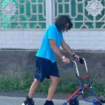 giovane al deambulatore