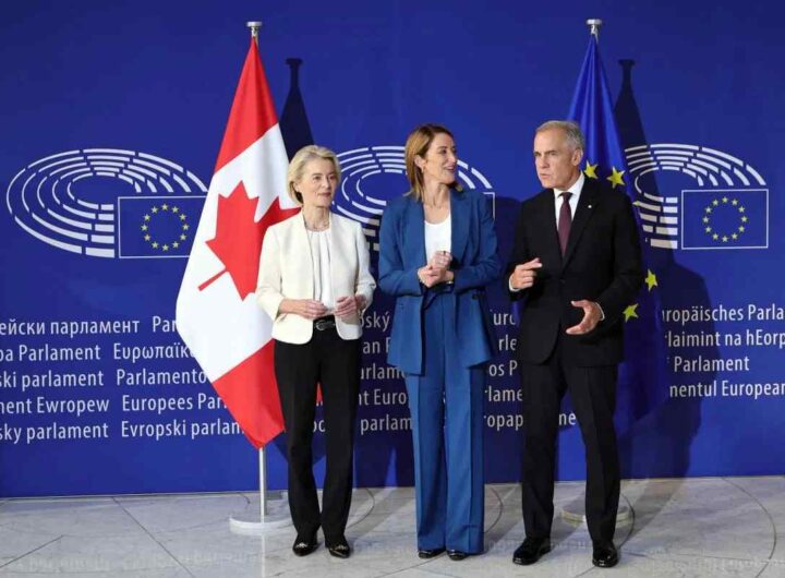La presidente della Commissione europea Von der Leyen, la Presidente del Parlamento europeo Roberta Metsola e il premier canadese Mark Carney