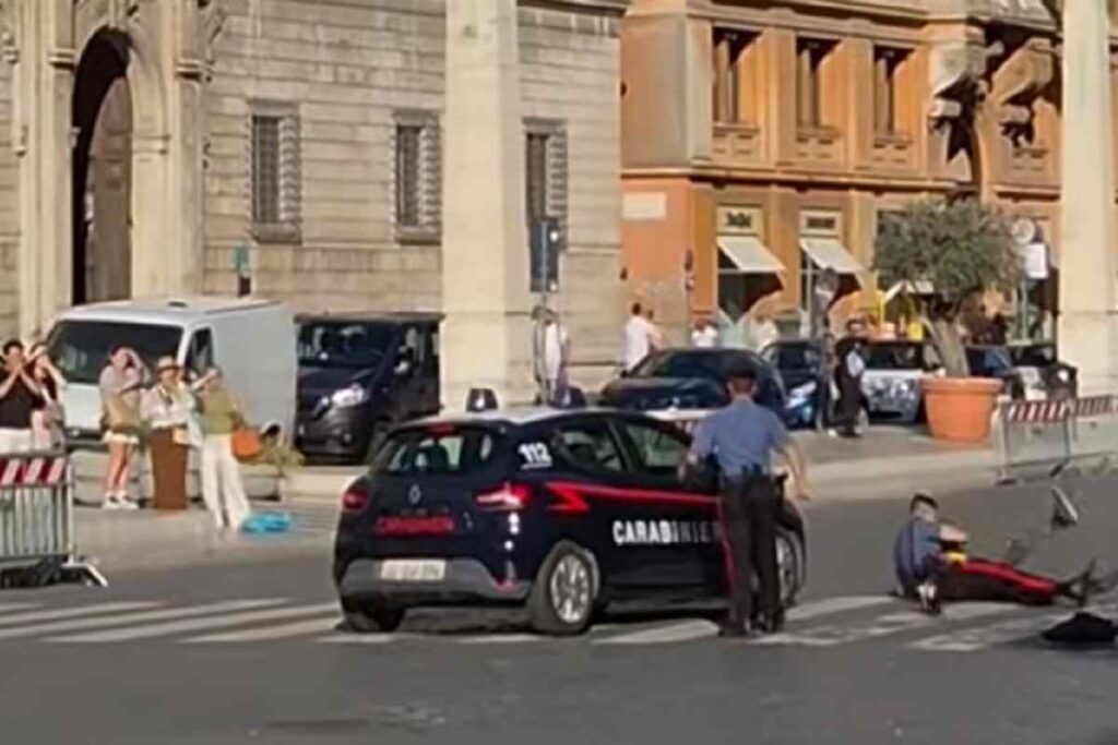 L'auto dei Carabinieri che a San Pietro ha travolto un collega