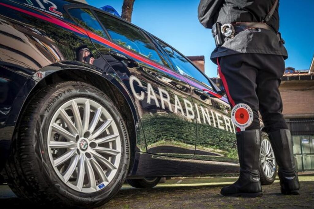 Una volante dei carabinieri