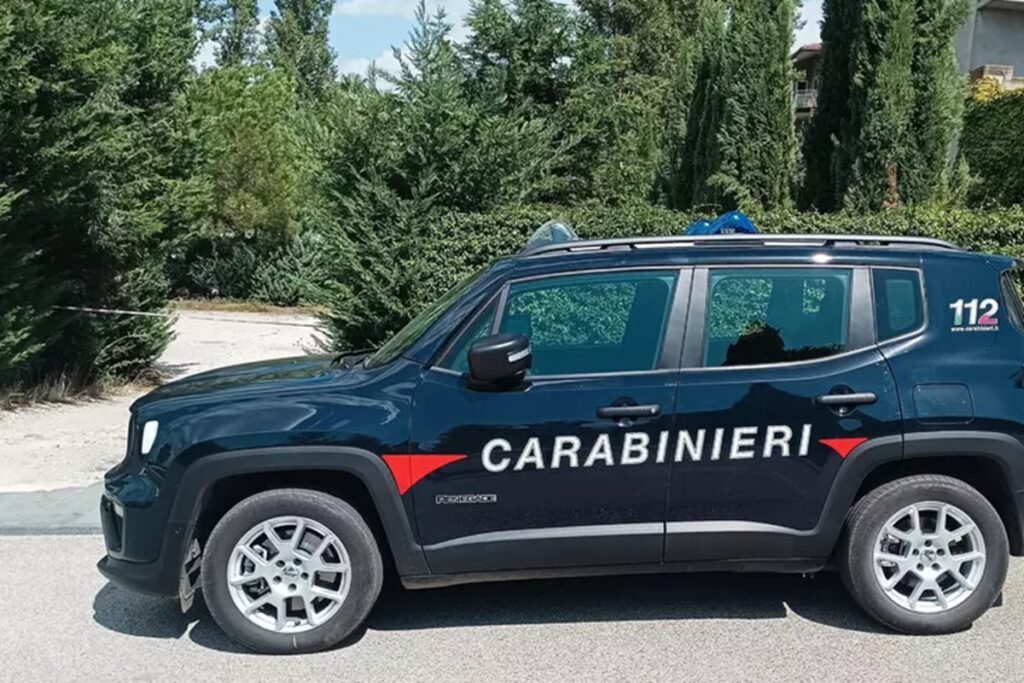 Una volante dei carabinieri