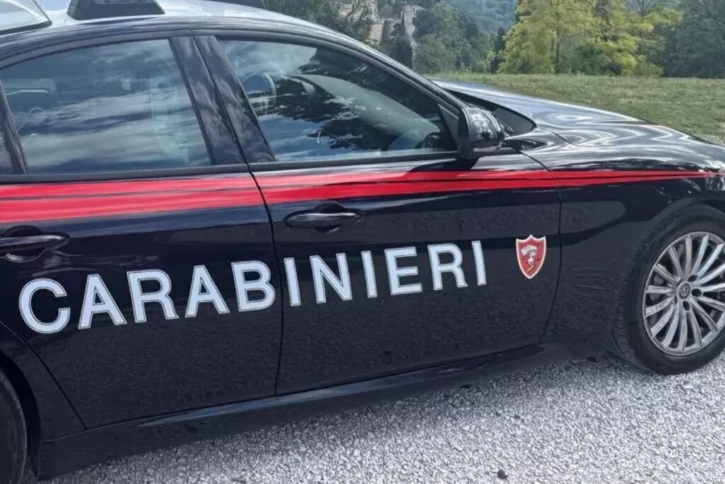 carabinieri macchina