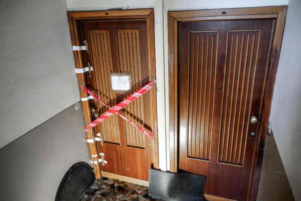 La casa di Torino dove è stato trovato il corpo del 39enne