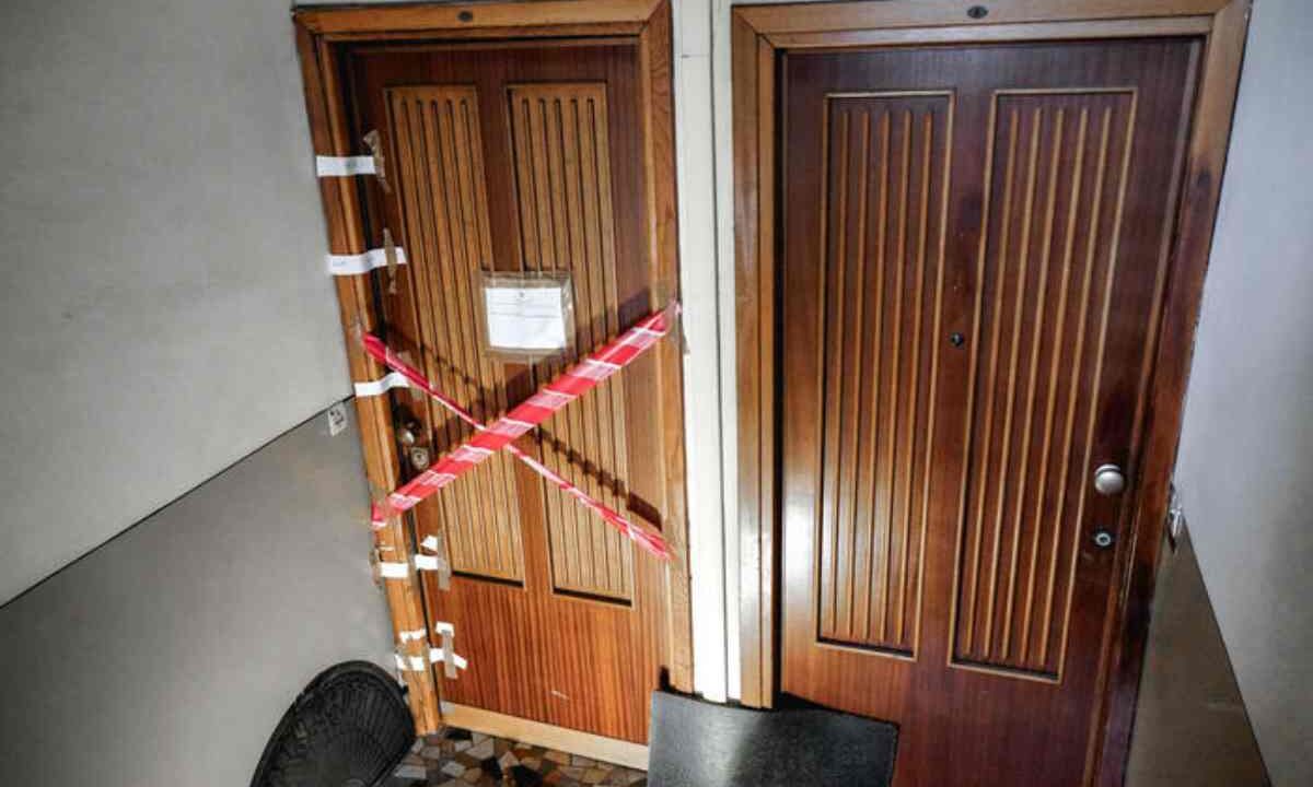 La casa di Torino dove è stato trovato il corpo del 39enne