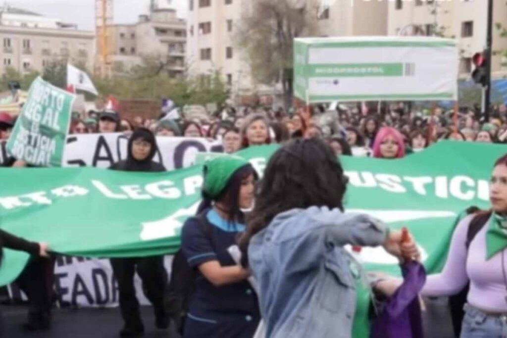 Proteste in Cile per il diritto all'aborto