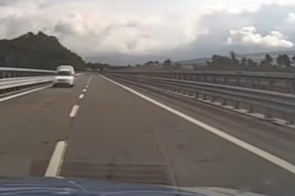 Auto contromano