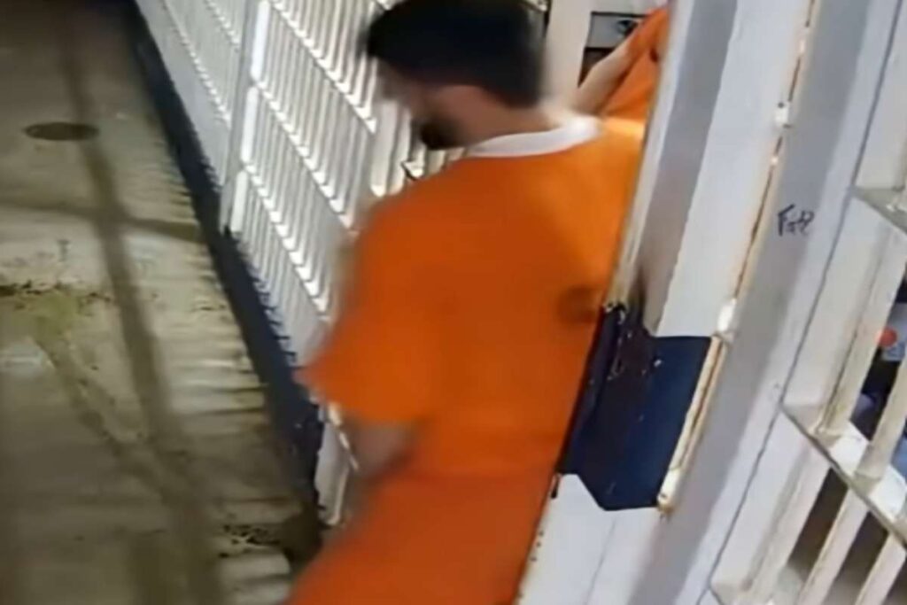 Detenuto evade