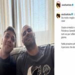 Alessandro Di Battista dimesso dal Gemelli: "Sto molto meglio e finalmente sono a casa!"