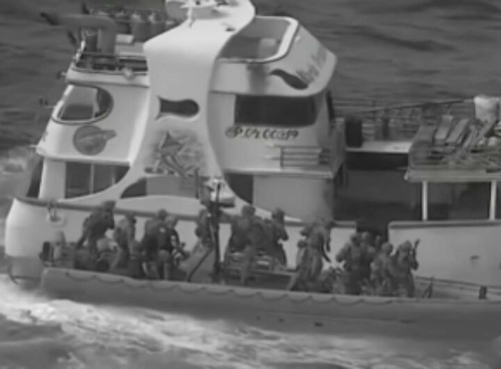 Marines abbordano imbacazione narcos