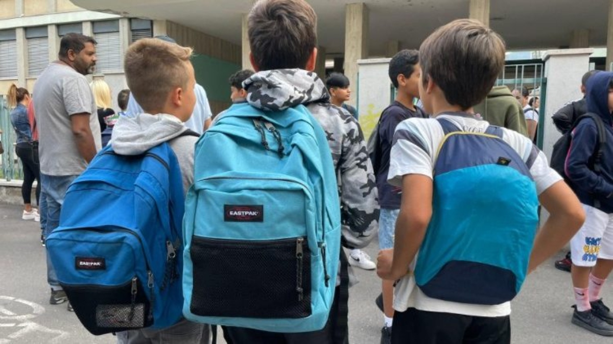 Alle elementari con una lama più grande di lui: bambino 6 anni, coltello 13 cm. A Trepuzzi, Lecce