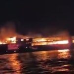 Traghetto in fiamme