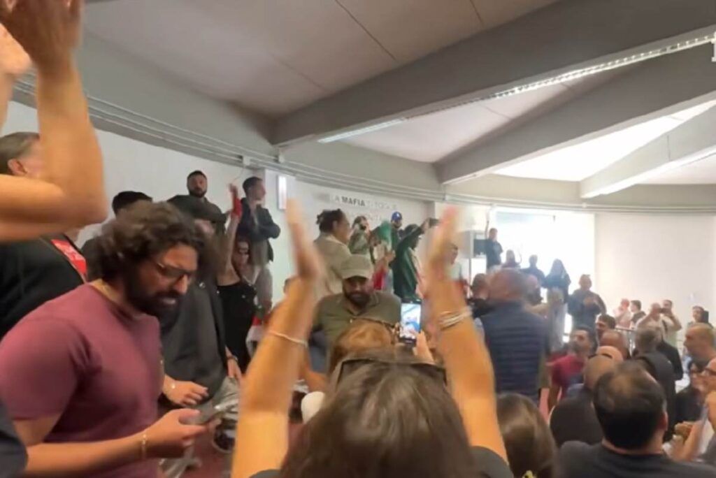 Proteste durante la votazione al Municipio V di Roma