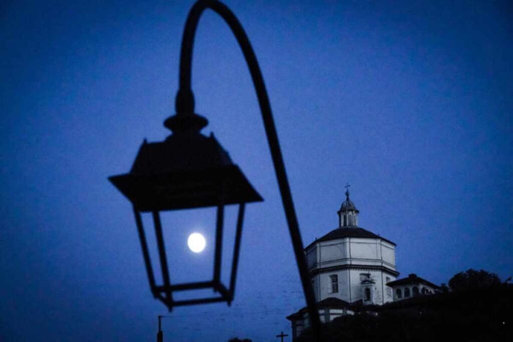 Taglio ai consumi e luci spente di notte, le raccomandazioni dellaUe contro il caro-prezzi