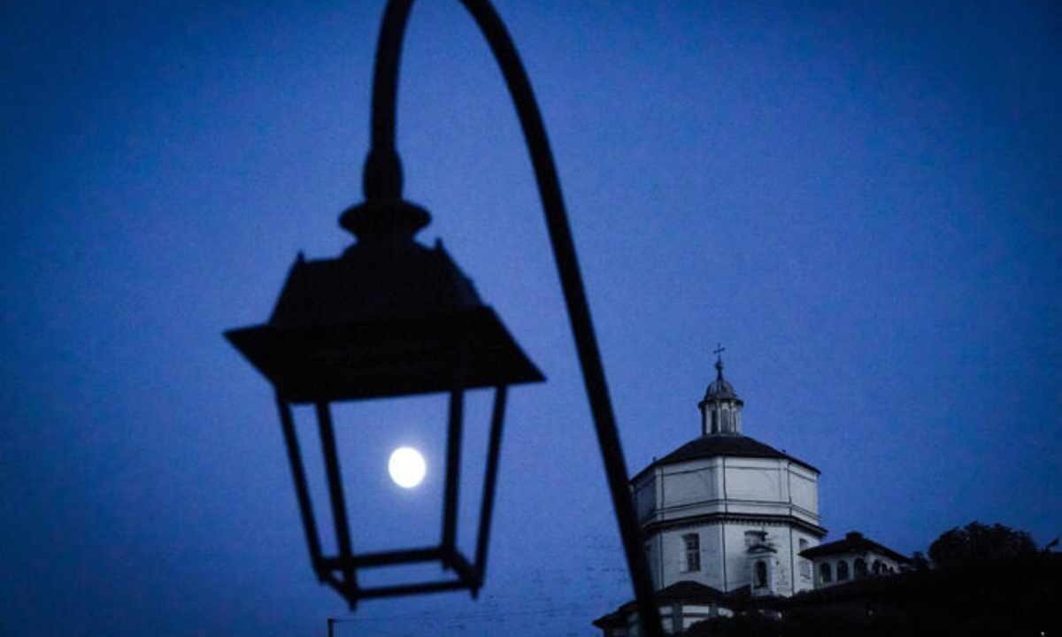 Taglio ai consumi e luci spente di notte, le raccomandazioni dellaUe contro il caro-prezzi