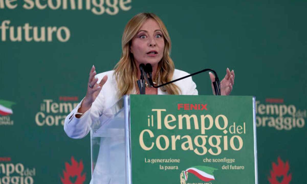 Meloni parla del burqa a scuola