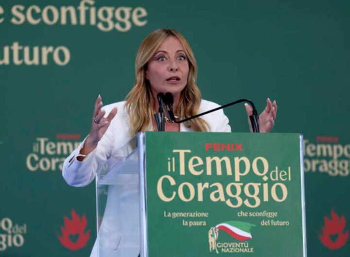 Meloni parla del burqa a scuola