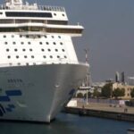 La nave da crociera che ospita gli atleti a Taranto
