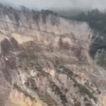 Crolla porzione di montagna in Nepal
