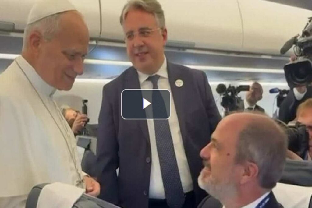 Papa Leone e la stoccata a Trump, al vaticanista della Cnn: "Io sono contento che voi siete tutti qui"