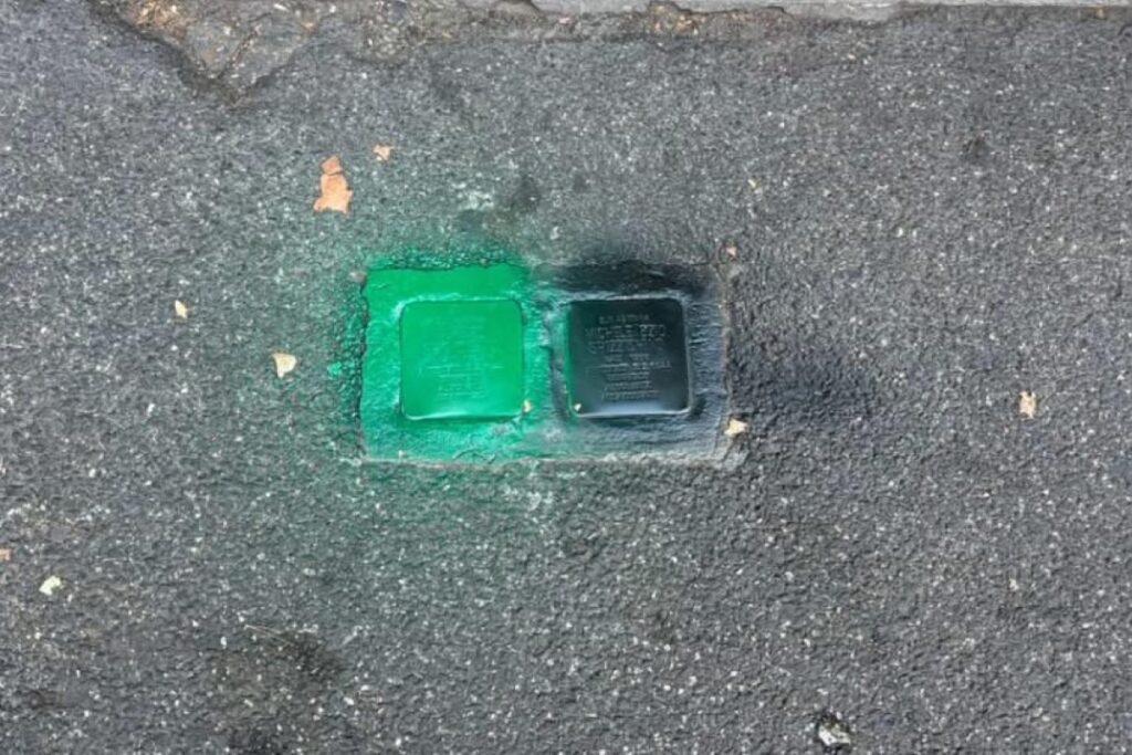 pietre d'inciampo sfregiate