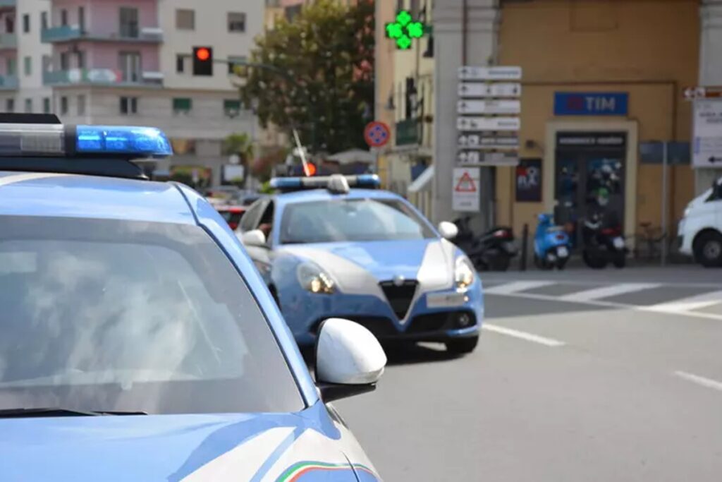 Una volante della polizia