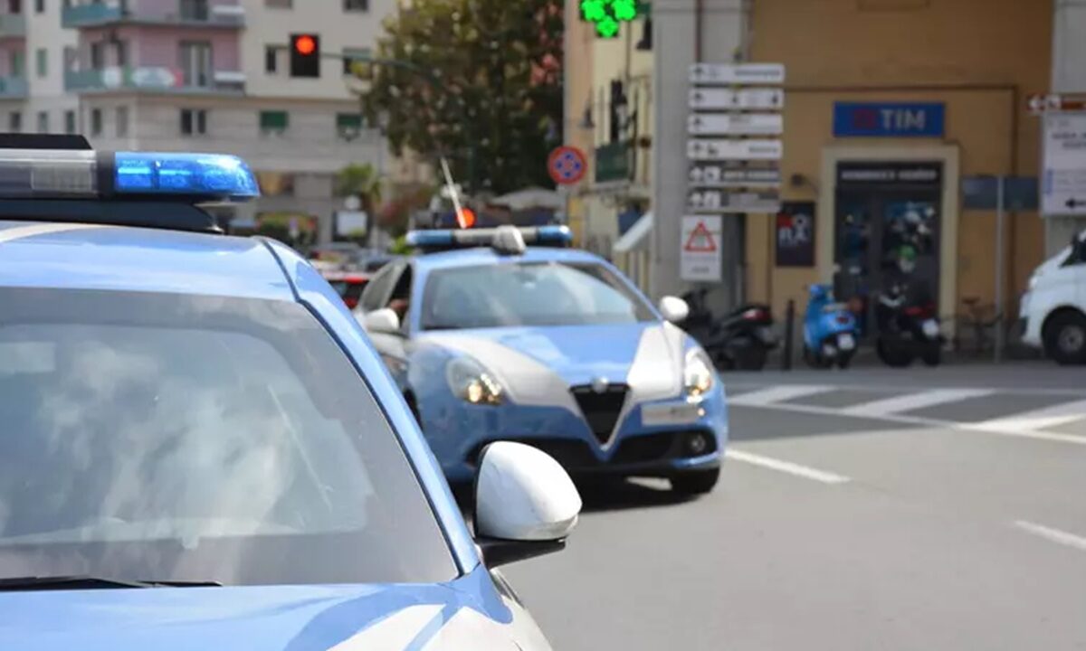 Una volante della polizia