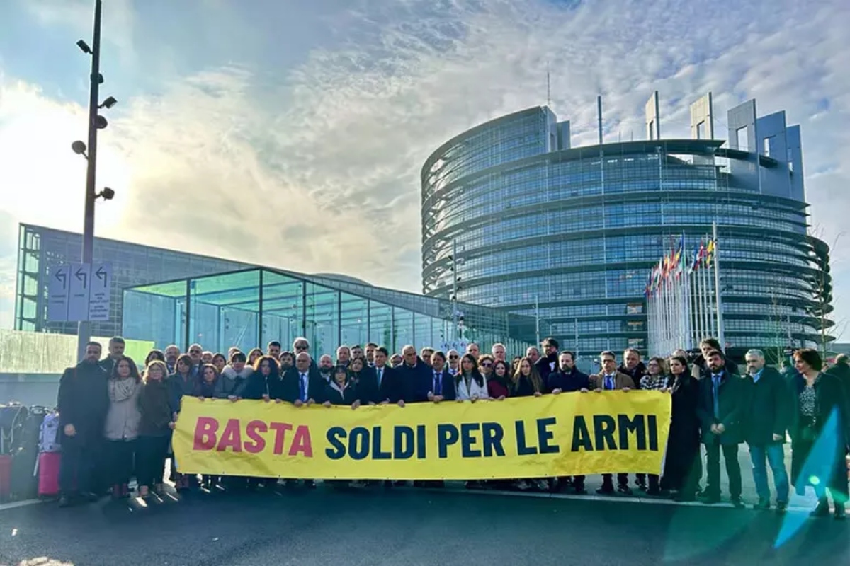 basta soldi alle armi