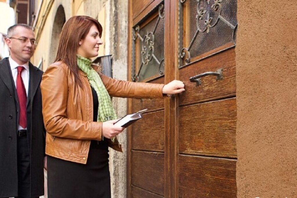 testimoni di geova porta a porta