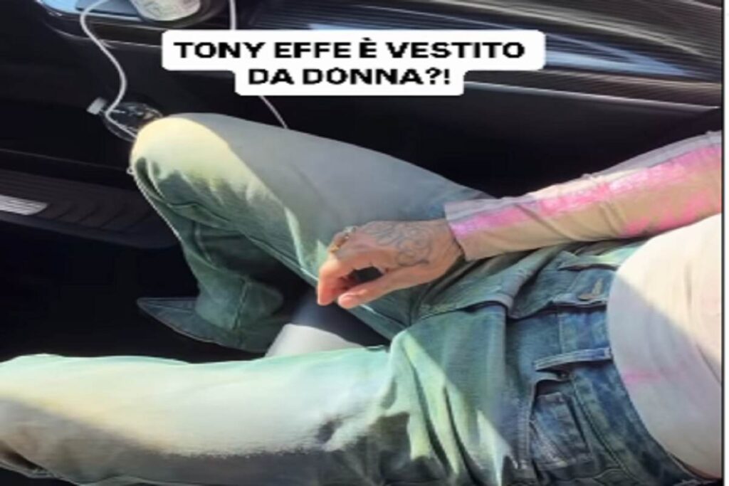 Tony Effe con i jeans da donna taglia 26