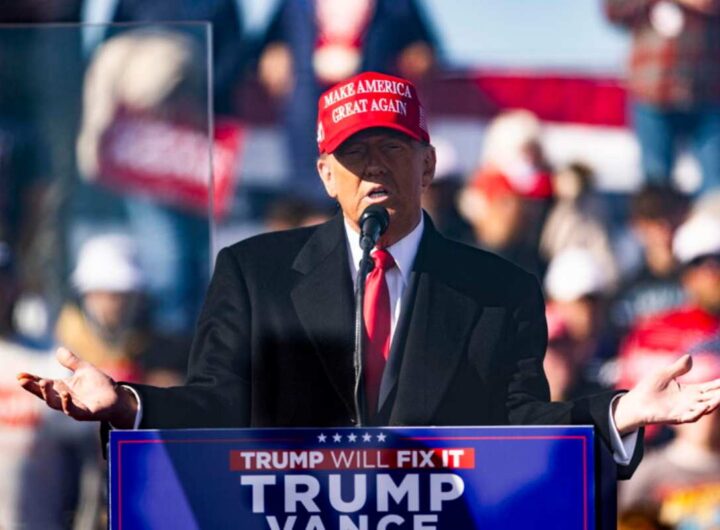 Donald Trump parla ad un comizio