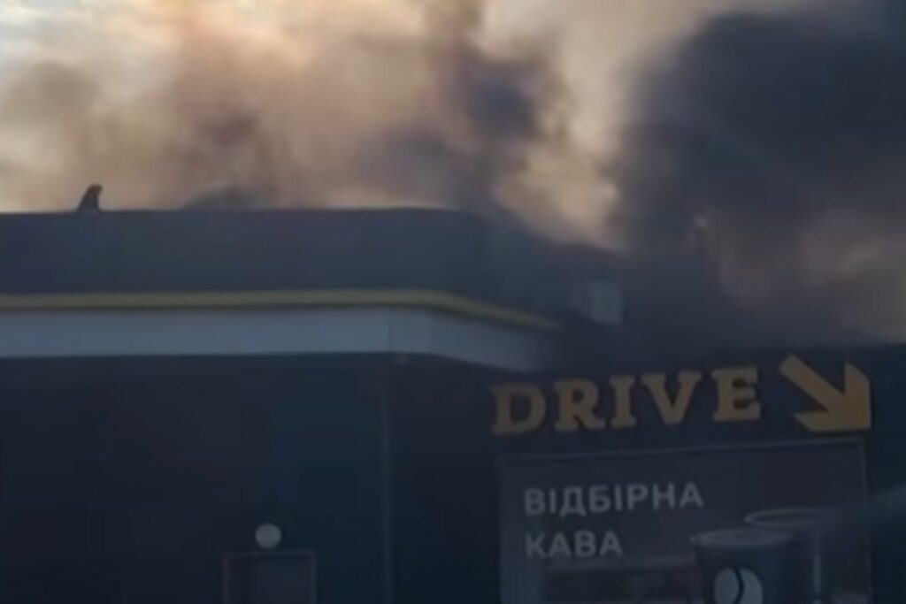 Attacco russo su distributore di benzina a Kiev