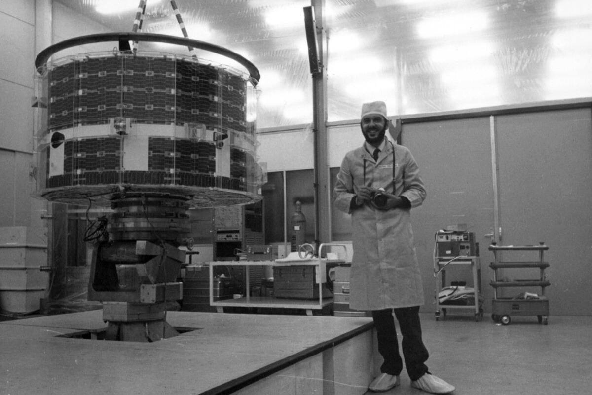 https://www.blitzquotidiano.it/wp-content/uploads/2026/10/Prof-A.-Egidi-con-il-Satellite-H.jpg