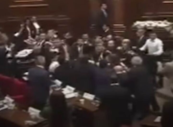Rissa nel Parlamento in Armenia