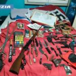 Armi in casa e simboli nazisti