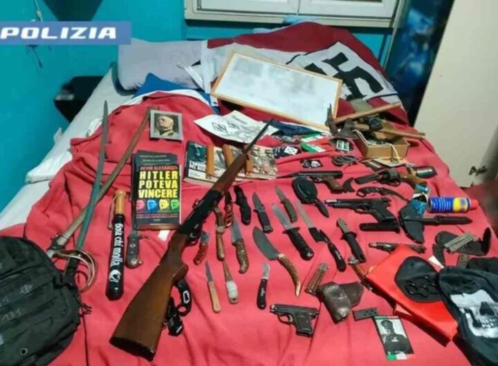 Armi in casa e simboli nazisti