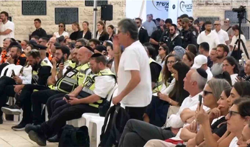 Il video dell'attivista che contesta Netanyahu: "Vergognati, il 7 ottobre 2023 non hai difeso mio figlio e altre 1200 persone"