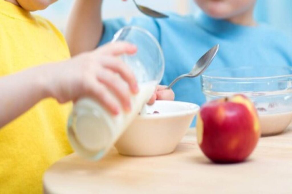 Bambini che mangiano
