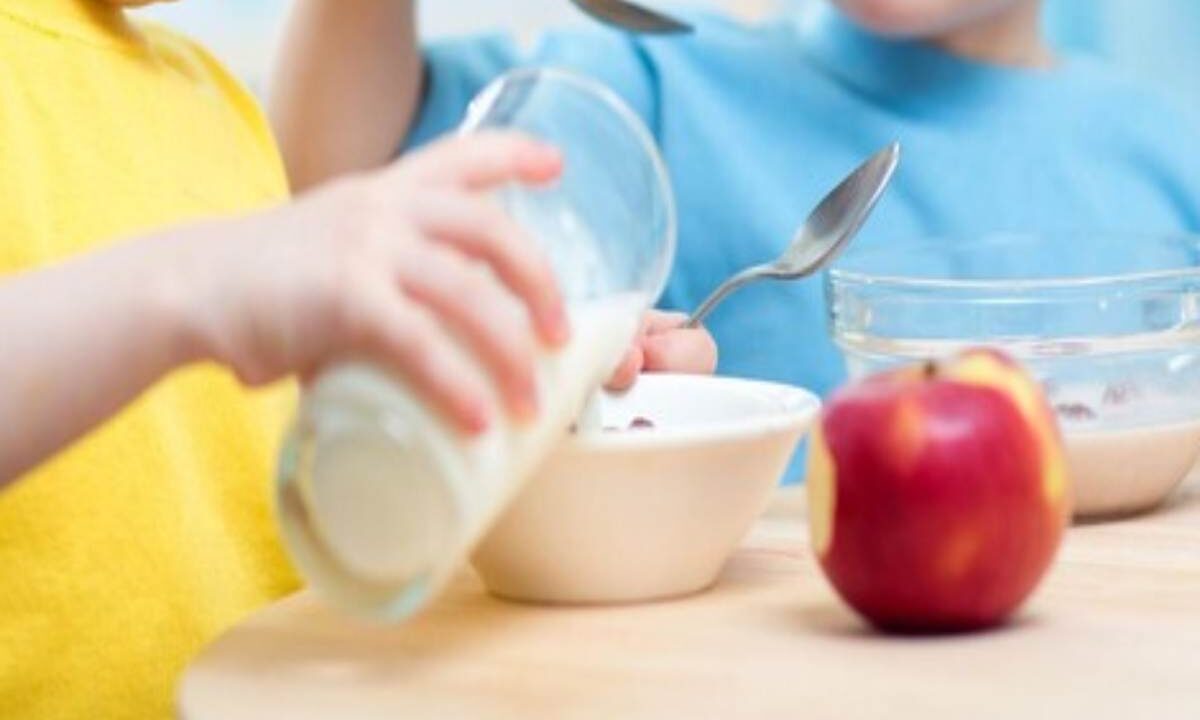 Bambini che mangiano