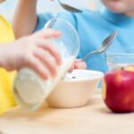 Bambini che mangiano
