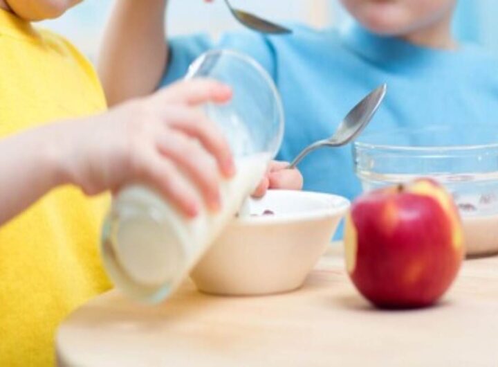 Bambini che mangiano