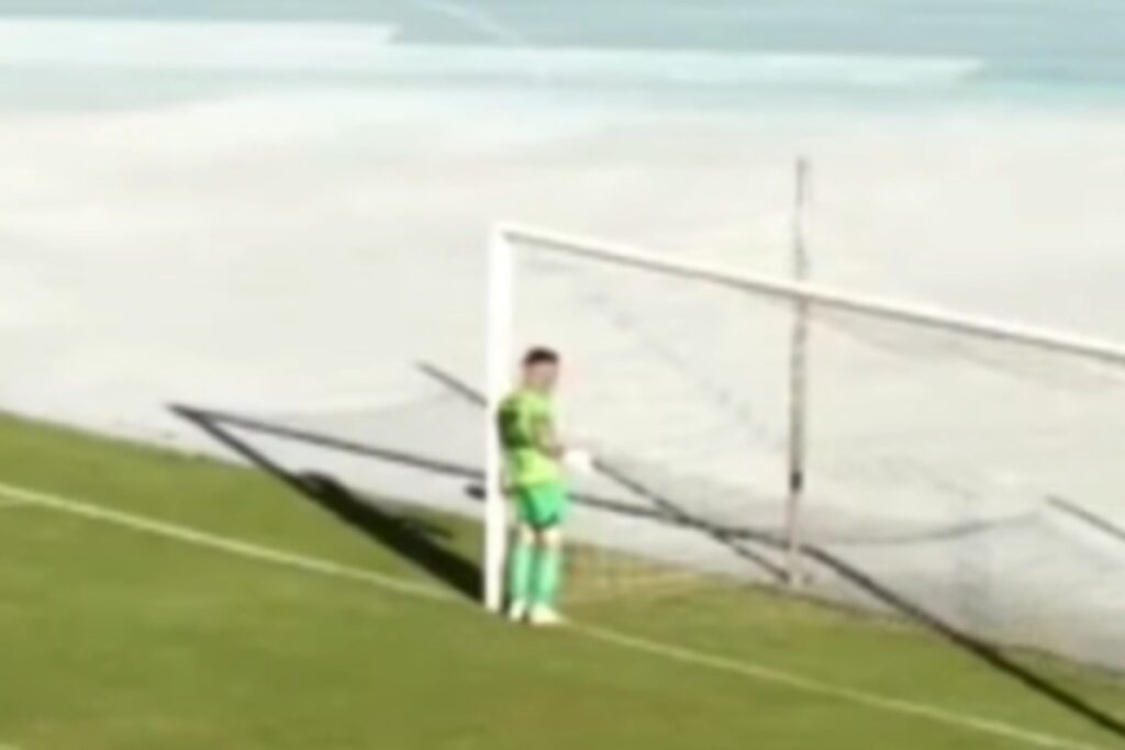 Portiere in Bolivia si rifiuta di parare un rigore