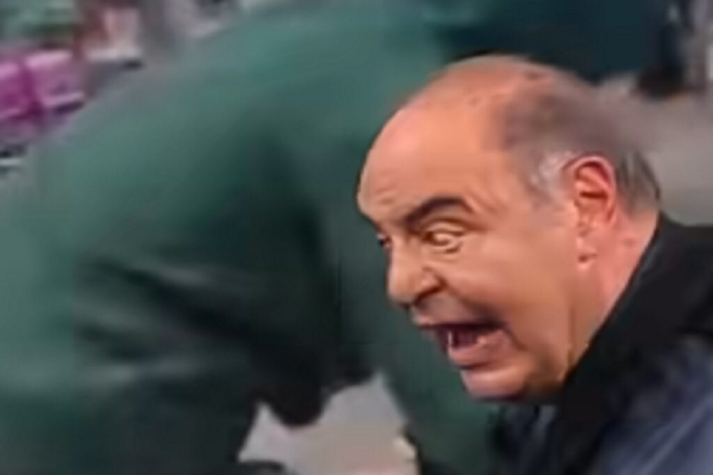 Bruno Vespa durante la puntata di Porta a Porta
